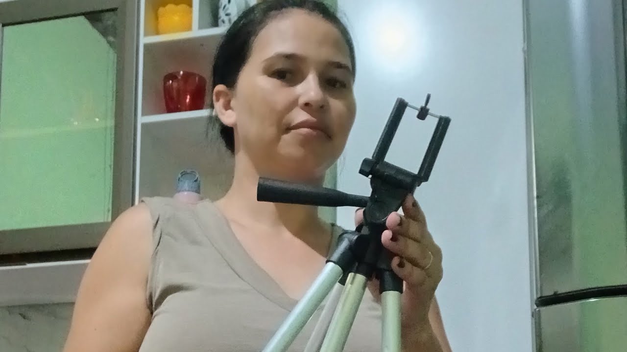 Conprei um tripe  na soope para gravar meus vídeos 