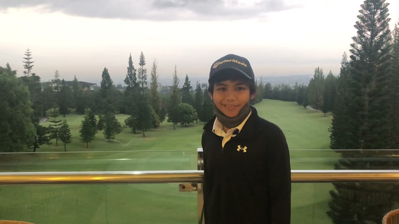 Latihan golf dengan Kevin Caesario Akbar di Mountain View Golf Club