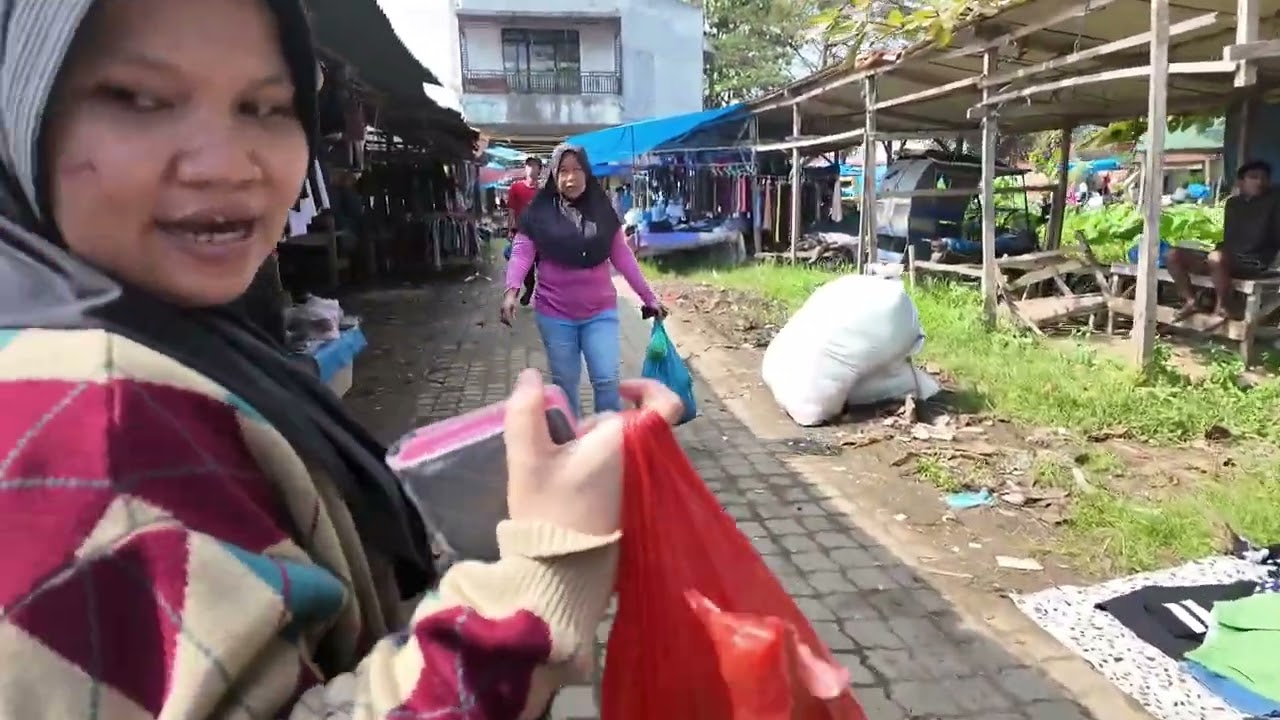 Belanja Buah di pajak Bengkoan Marendal 