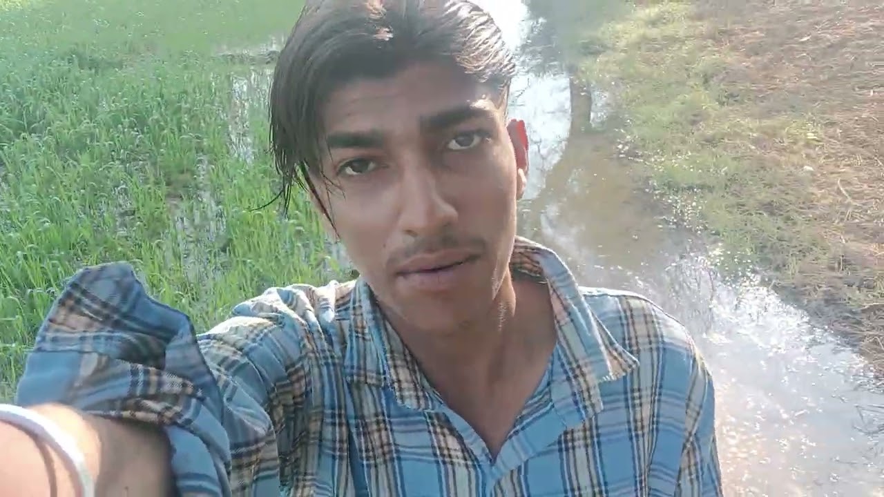 आज हम दोनों भाइयों को 4 किले में पानी लगाना होगा और पहले भाई ने पानी लगाया फिर मैने लगाया💧🙂#youtub 