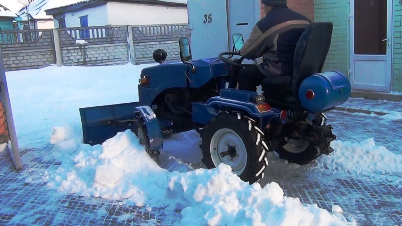 Уборка снега минитрактор