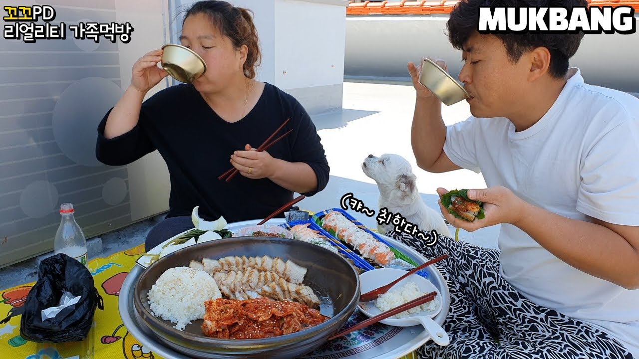 리얼가족먹방:)옥상에서 잘익은 김치랑 삼겹살수육에 막걸리먹방(ft.초밥)ㅣKimchi & Suyuk (Braised Pork Belly)ㅣMUKBANGㅣEATING SHOW