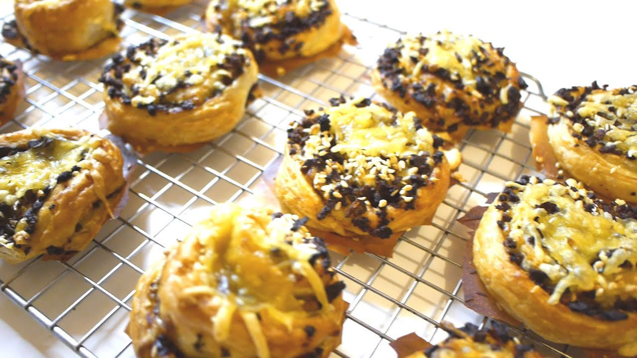 VLOGMAS 2021 Day 15 - CHEESEBURGER PINWHEELS