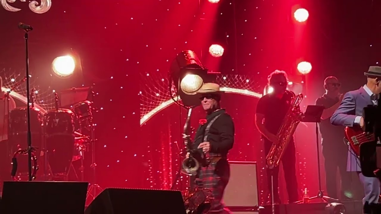 MADNESS - Return Of The Los Palmas 7