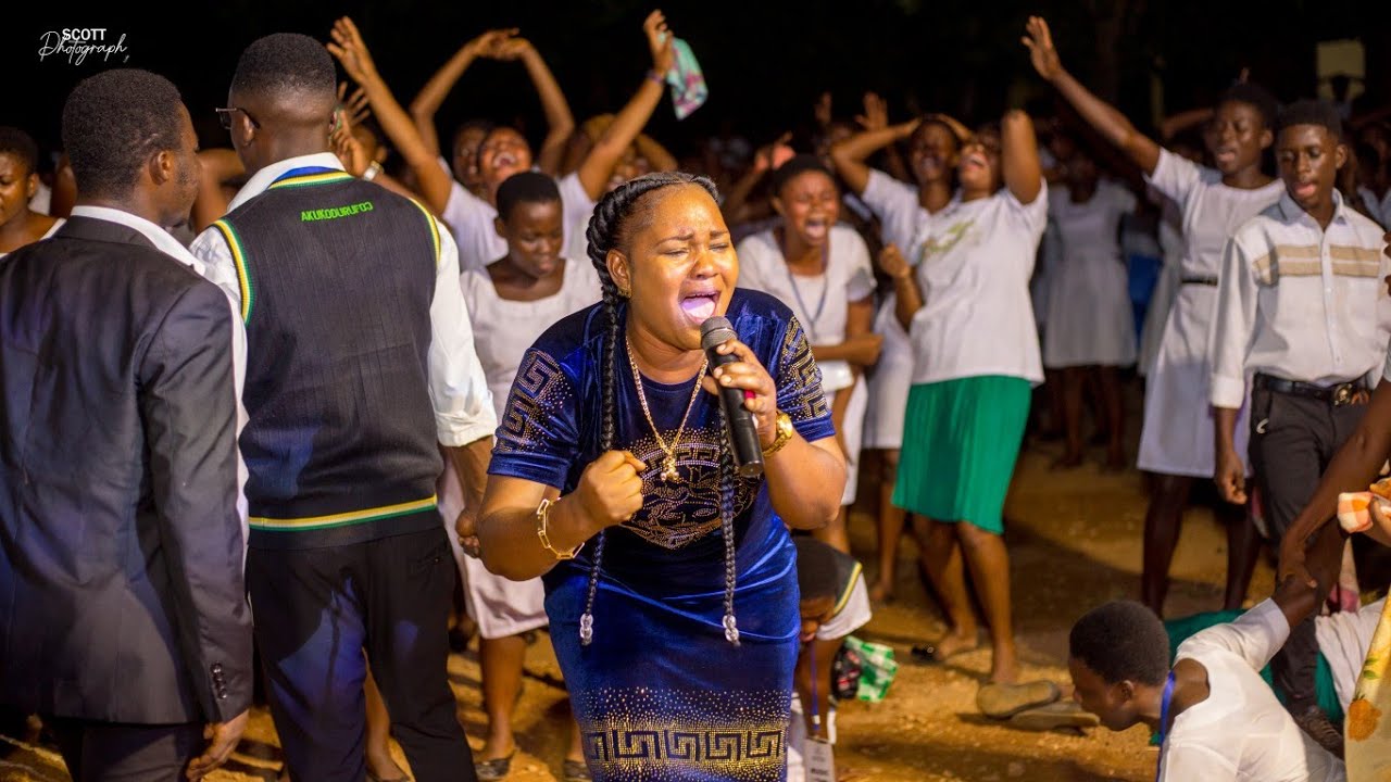 THE STUDENT OF NKAWIE SHS COULDN'T STAND THE ANOINTING UPON OHEMAA EUNICE