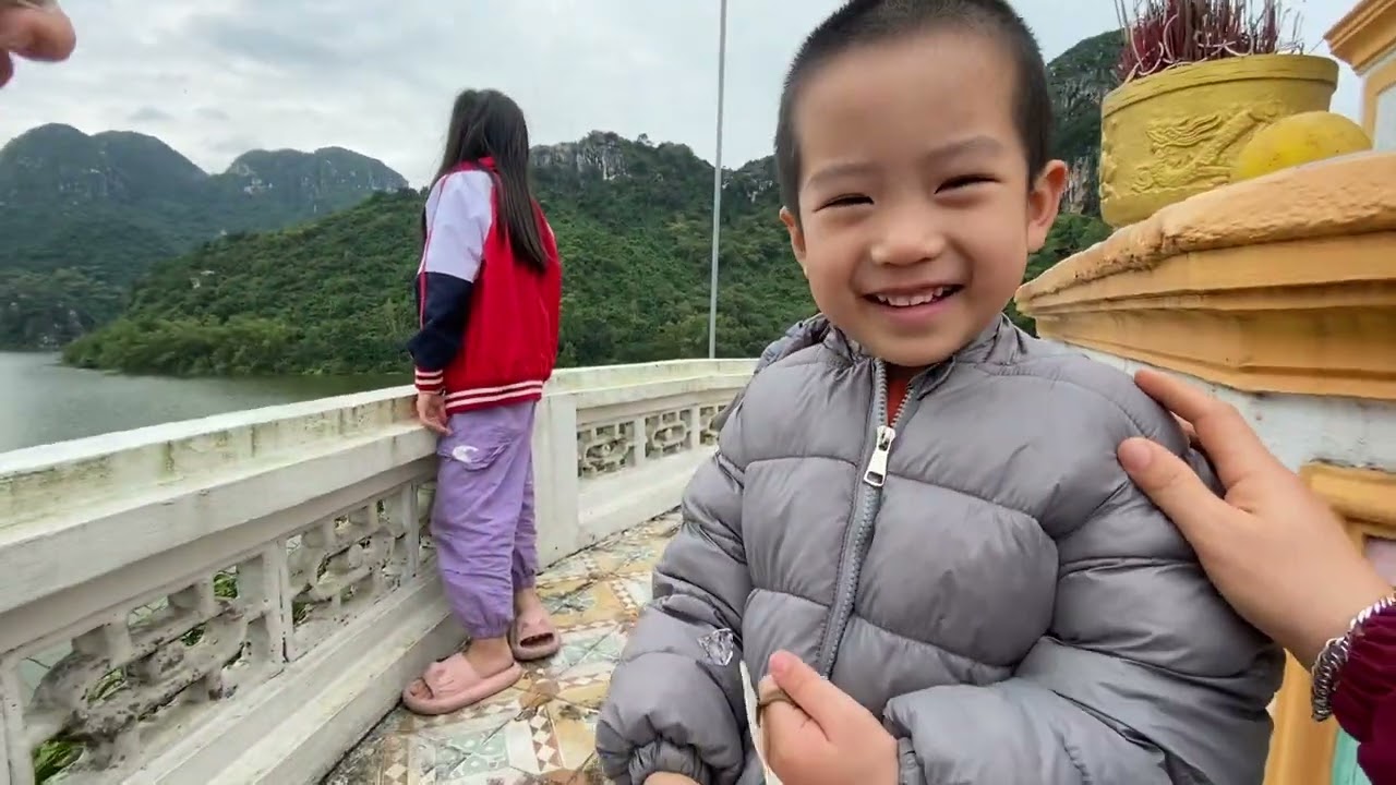 Cuối tuần về cho tụi loi nhoi đi vãng cảnh chùa quê hương #nhamocaheo #giadinh #funny