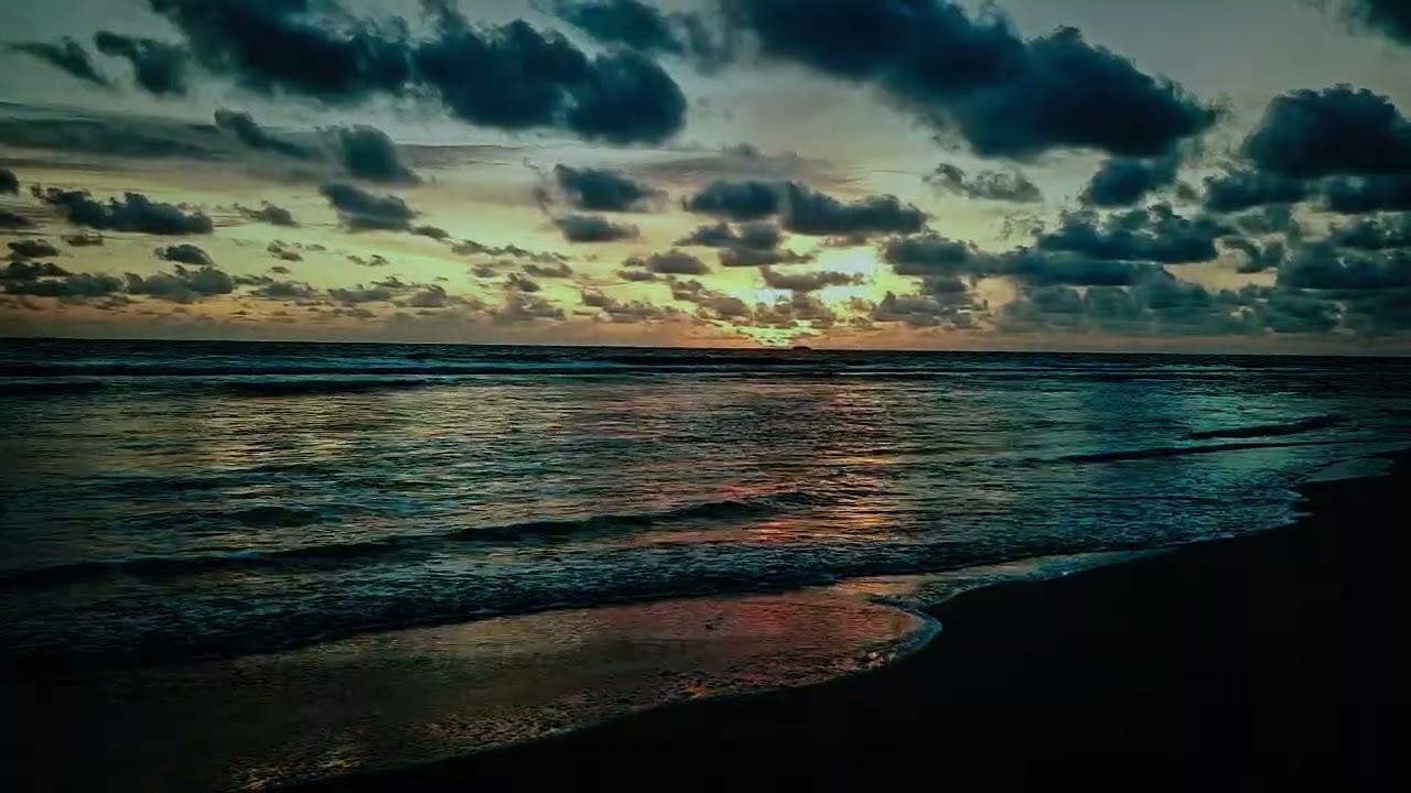 Beautiful Winter Sunset by the Ocean🌅 | Calm Waves & Golden Reflections
