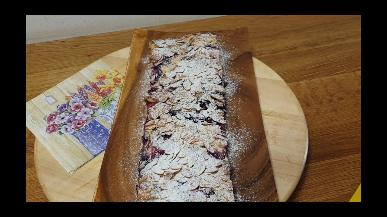 Štrudla sa sirom i voćem/Bläterteig-Strudel mit Quark/Puff Pastry Fruit Strudel