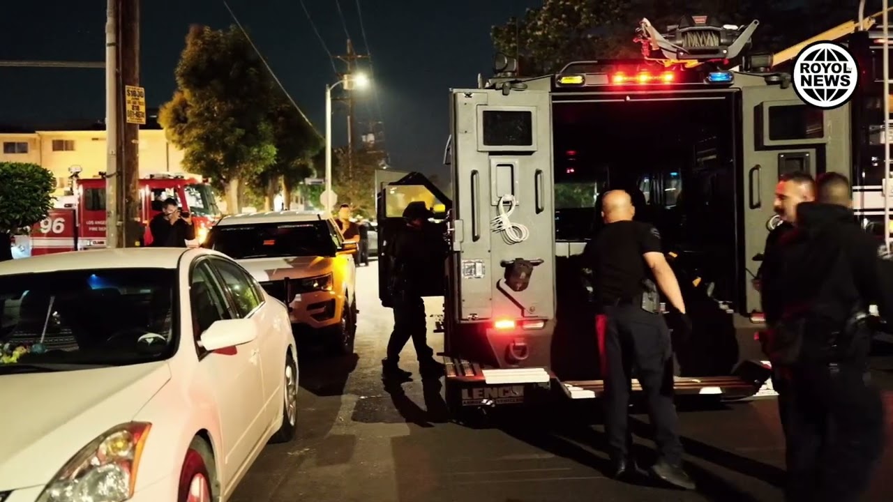 LAPD Swat and K9 responding to Devonshire division for Barricaded Suspect in Canoga Park