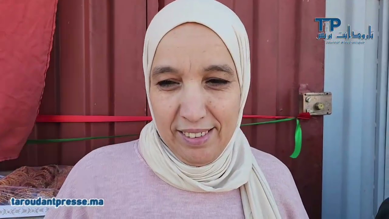 زينة وصاحبتها نعيمة بعدما فتحو محل تقليدي للحلويات فالشارع الرئيسي بمركز جماعة مشرع العين، الطموح..