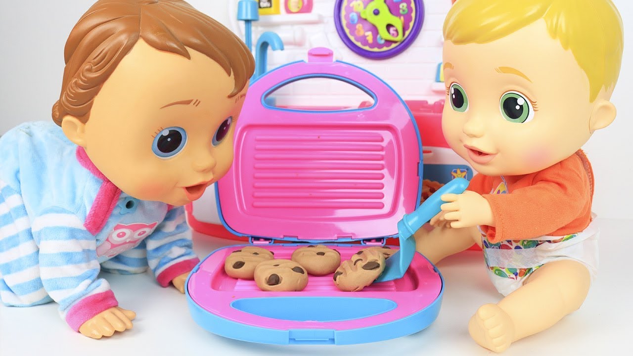 Baby wow e Baby Wee Nick Fazem Comidinhas | Biscoitos e Torta de Morango