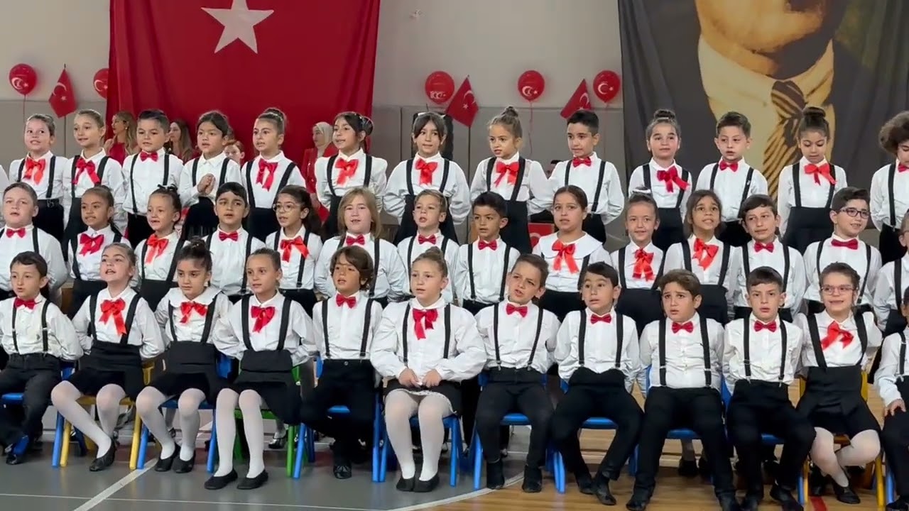 Mimar Sinan İlkokulu Türkiye Cumhuriyeti 100. Yıl Kutlamaları 2. Sınıflar Koro Gösterisi