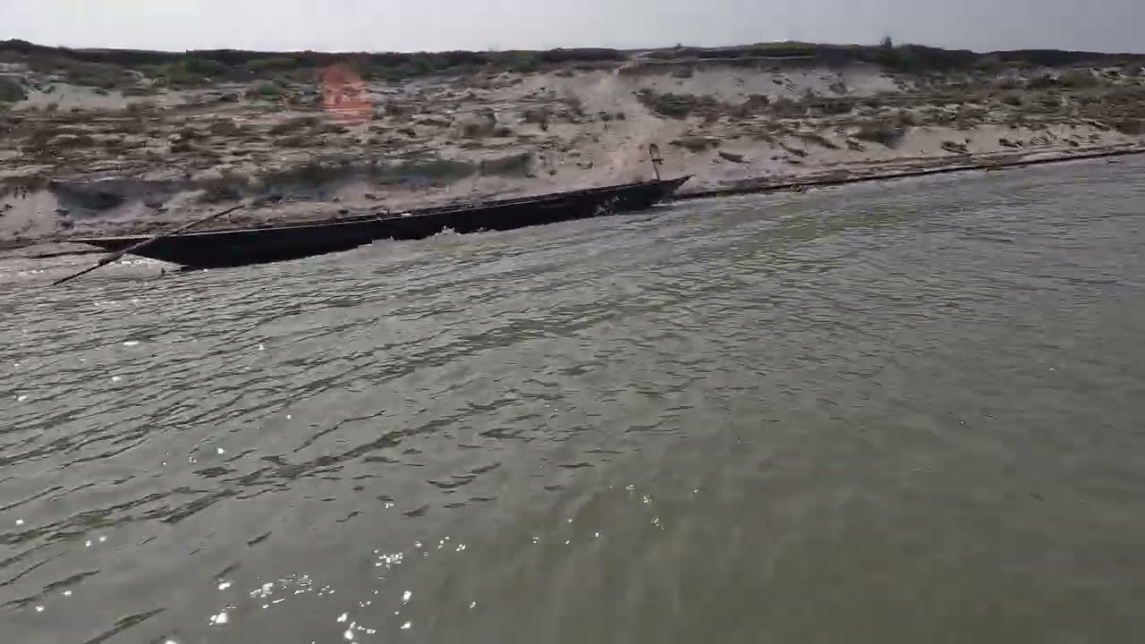 নদীর চর গুলো এমন করেই ভেঙে যায়, তলিয়ে যায় পানির গভীরে