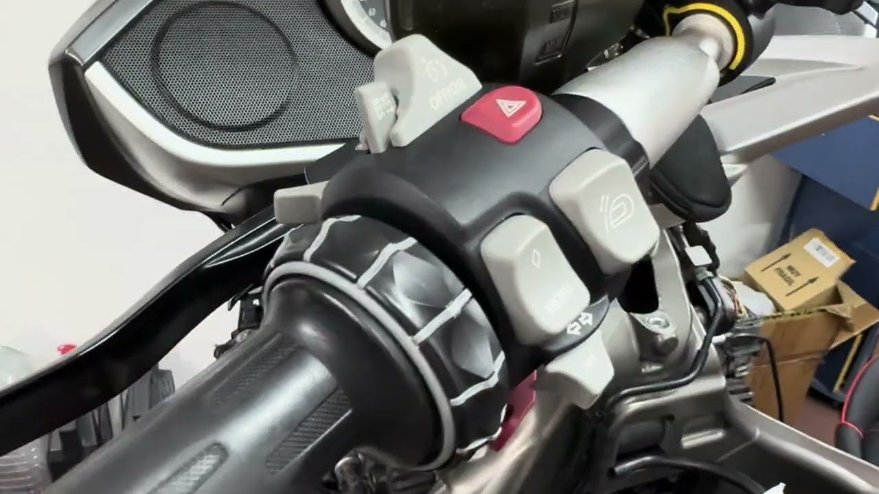 INSTALACIÓN FAROS AUXILIARES BMW K 1600 BMW K 1600 ezcan auxiliary headlight installation ezcan