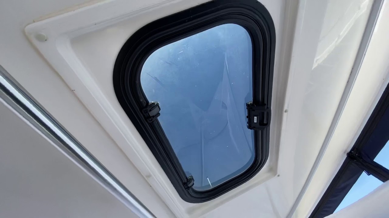 2007 45 Albin Command Express