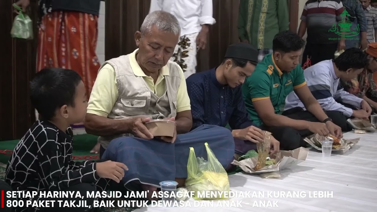 INDAHNYA KEBERSAMAAN MENIKMATI BUKA BERSAMA DI MASJID JAMI' ASSAGAF