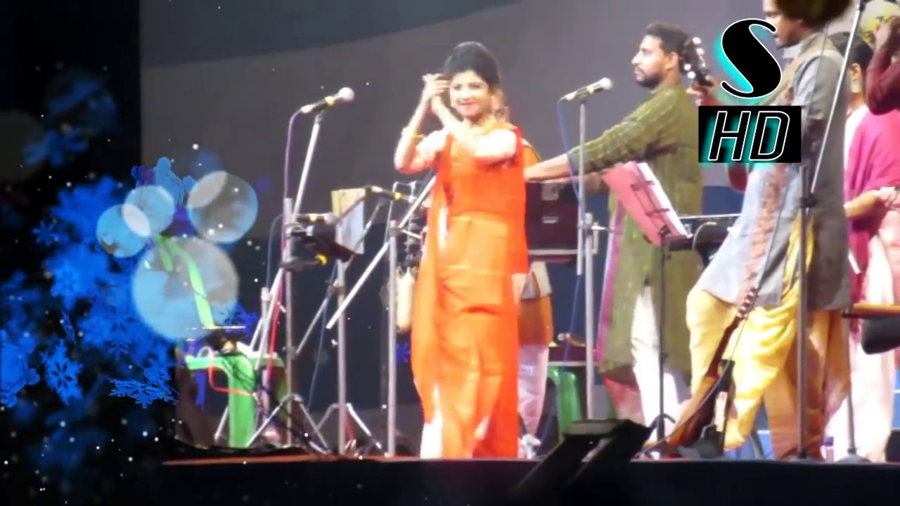 Aditi Munshi, Zee Bangla Sa Re Ga Ma Pa Star, Performs Kirtan at Haldia Townshi