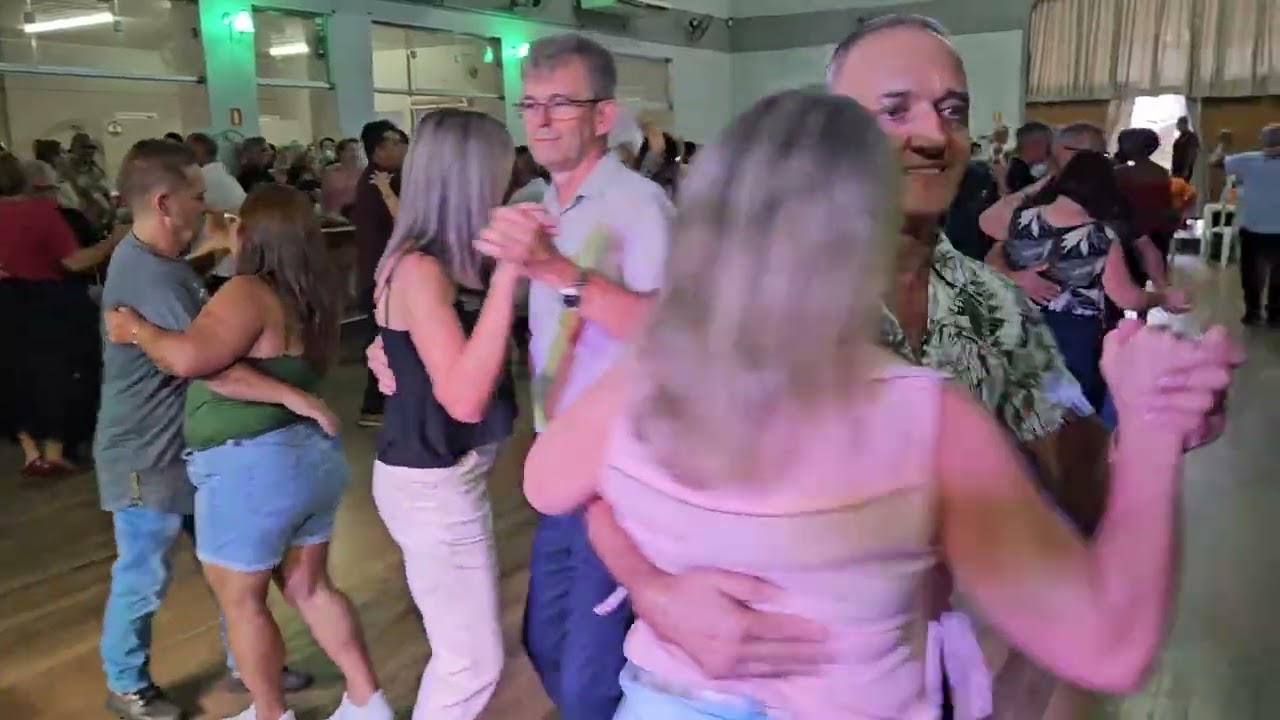 Vamos Dançar e Ser Feliz com Valmir Pasa No Bailão