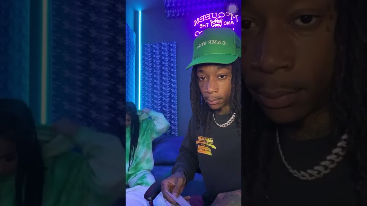 WIZ KHALIFA BOLANDO UM BASEADO