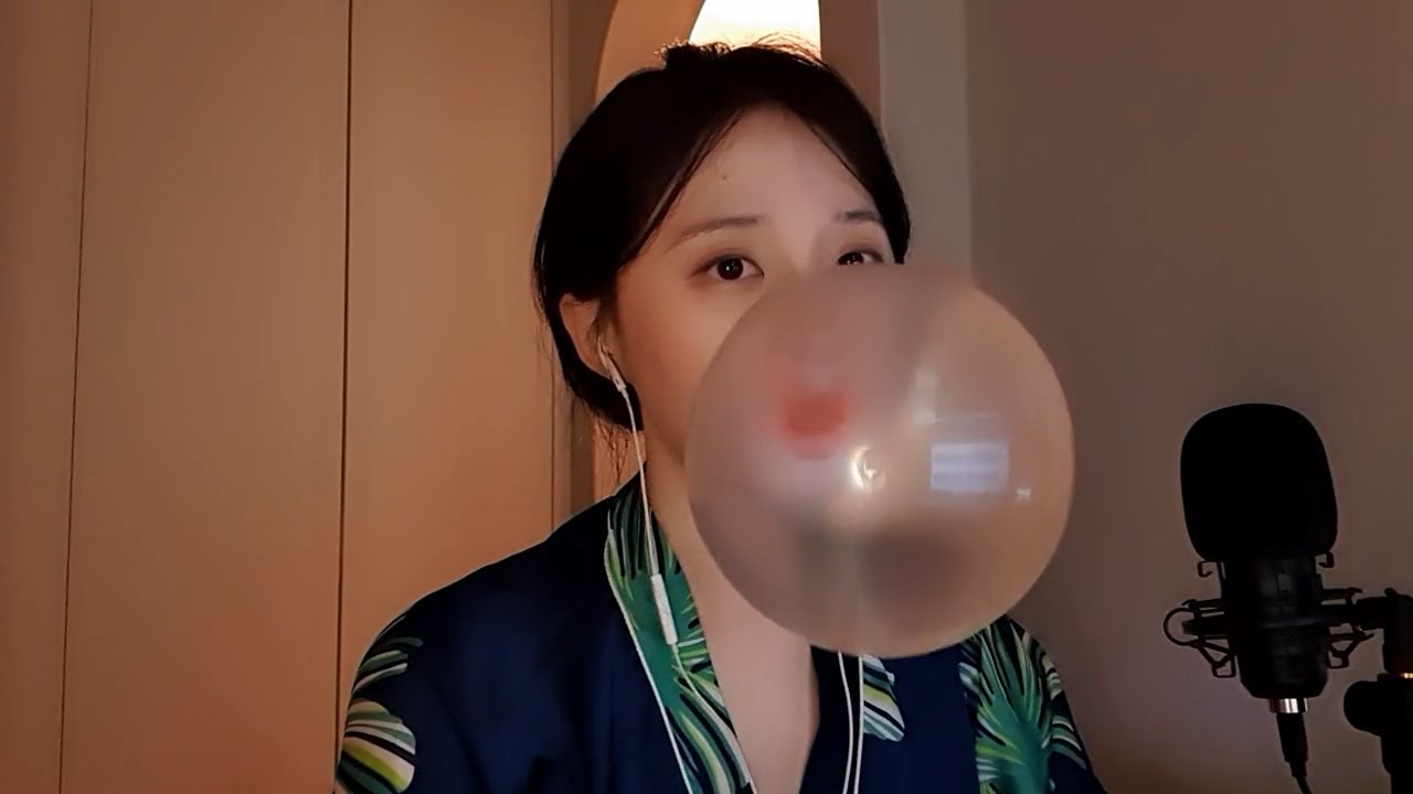 @KBubblePops  Bubble  Gum Blowing + PC Typing ASMR
