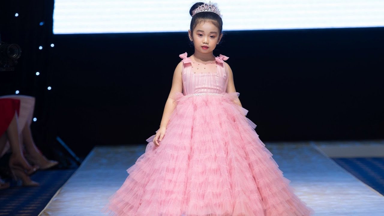 Mẫu nhí lộng lẫy như nàng công chúa trên sàn catwalk | BST Little Princess | Zoey Boutique by My Le
