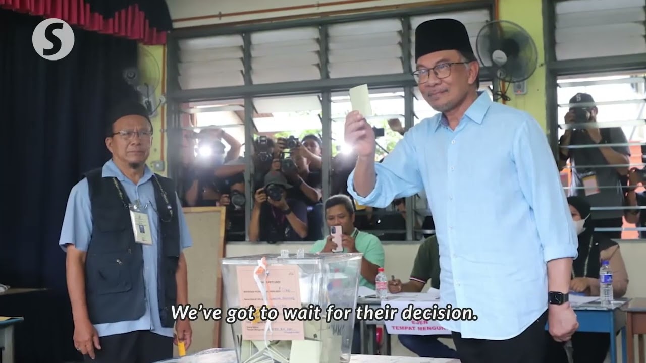 Malaysia GE15: Anwar casts his vote before departing for Tambun | The Star/ANN