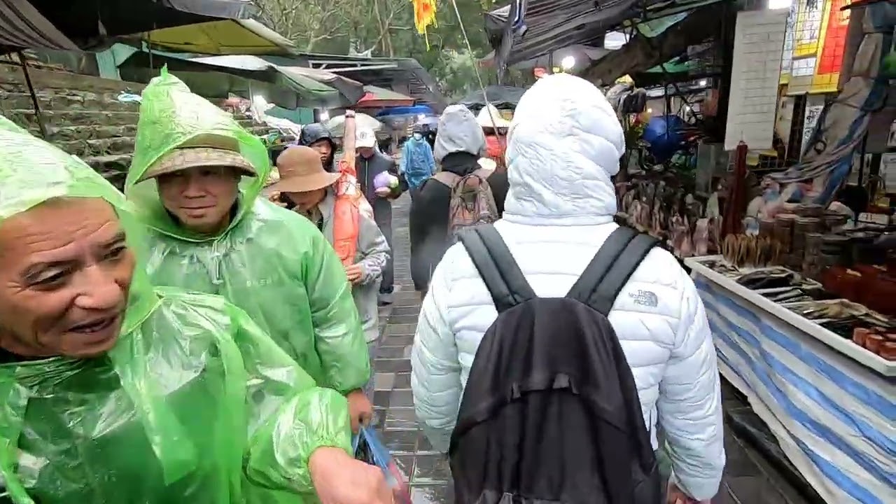 Huong Tich cave hez vezető út