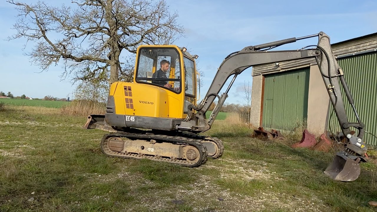 Köp Grävmaskin Volvo Ec45 med vagn och redskap på Klaravik