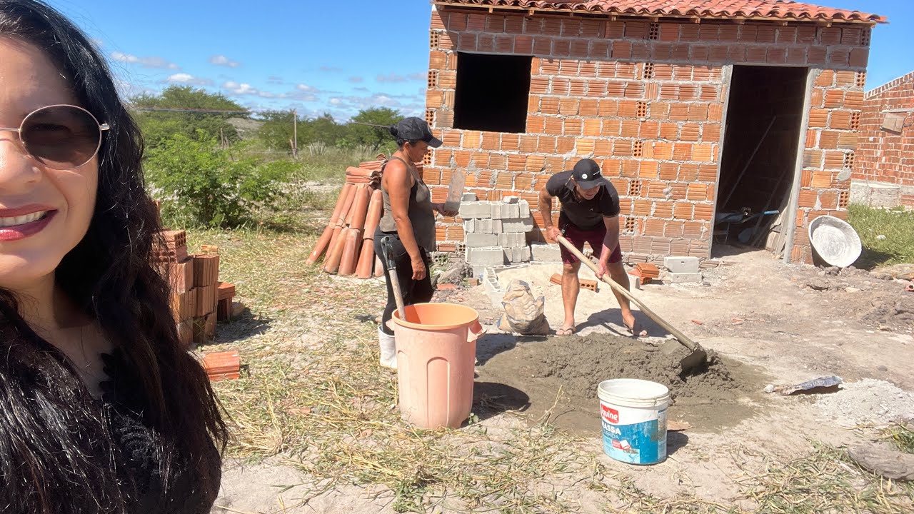 PATRÍCIA FAZ TRABALHO DE SERVENTE POR FALTA DE TRABALHADOR