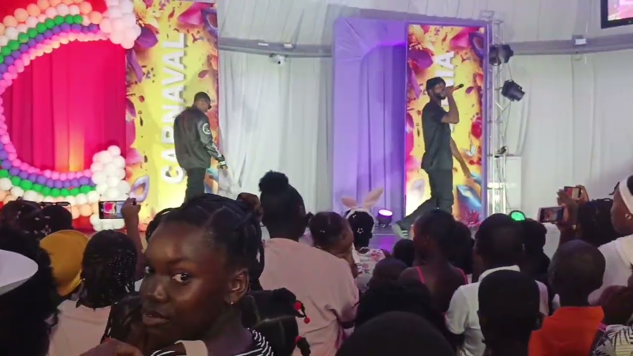 Ed-G & Advento Milando em óptima sincronização no show do carnaval da criançada na TENDA APOLÓNIA 