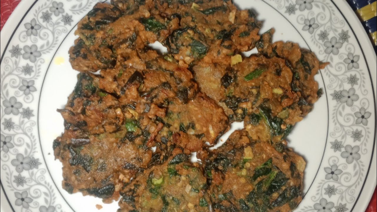পালং শাকের বড়া রেসিপি। এই শীতে গরম গরম খিচুড়ি সাথে একদম এই বড় মজে যাবে