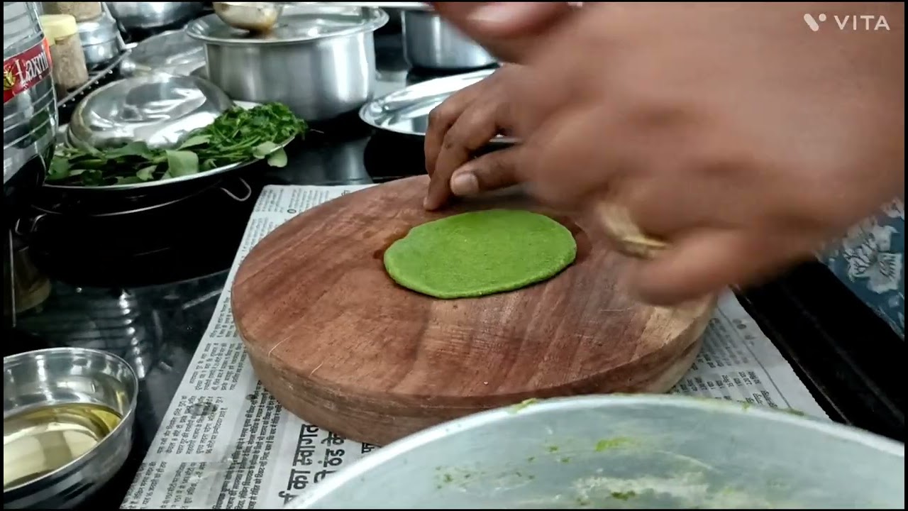 🌿मऊ, कुरकुरीत आणि💚हिरवीगार पालक पुरी🌿