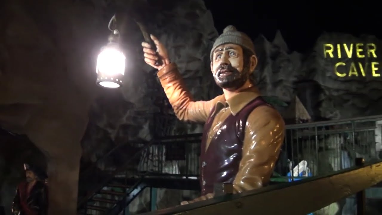 Late night walk around Blackpool Pleasure Beach