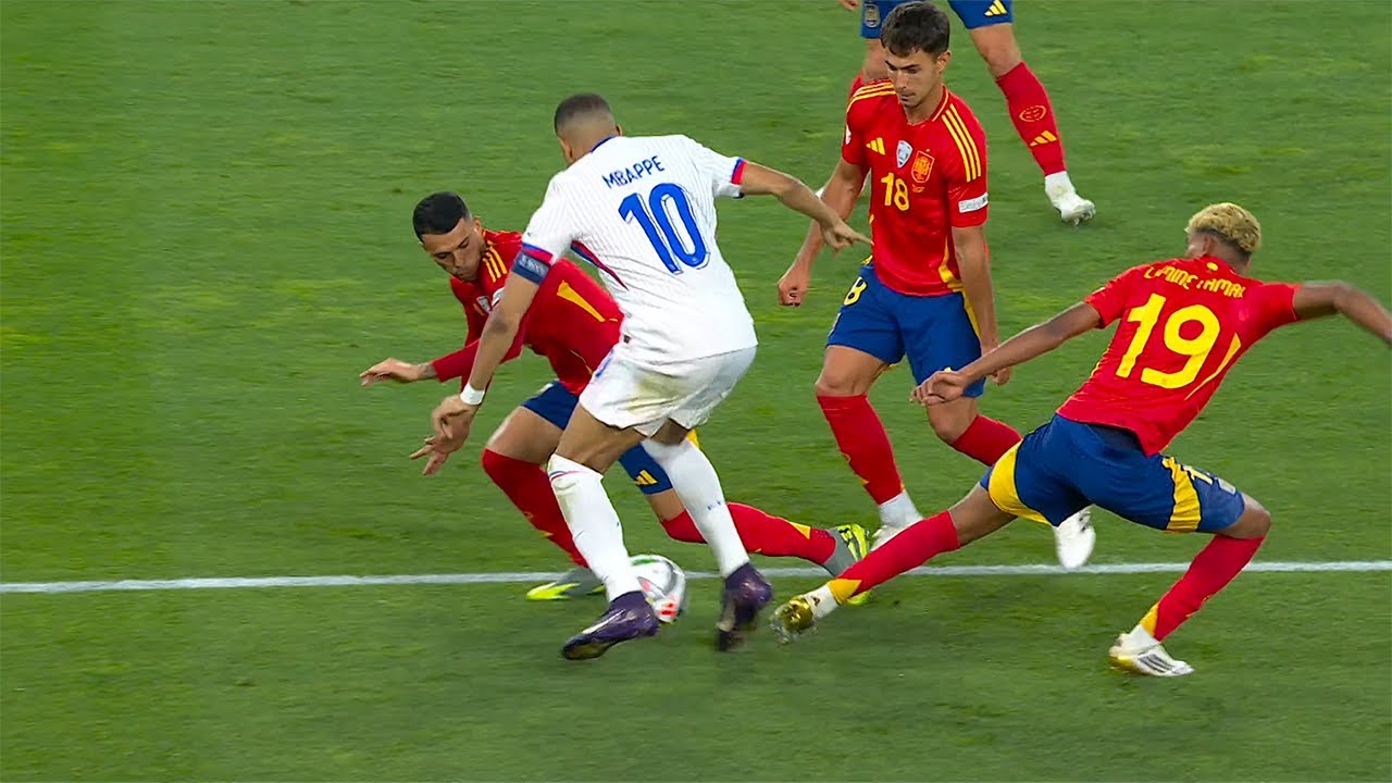 Kylian Mbappe Has Zero Respect For Defenders.