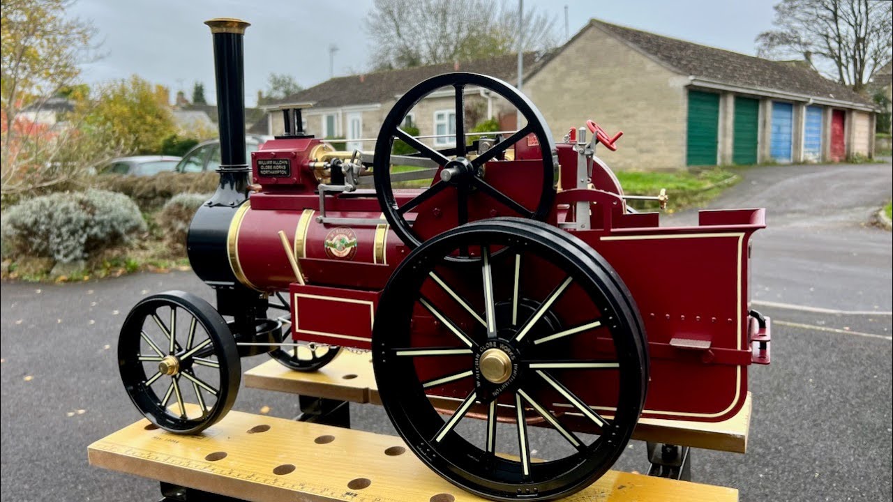 Maxitrak  1.5 Inch Gauge Allchin Traction Engine In Maroon Finish With Belly Water Tank &  Hand Pump
