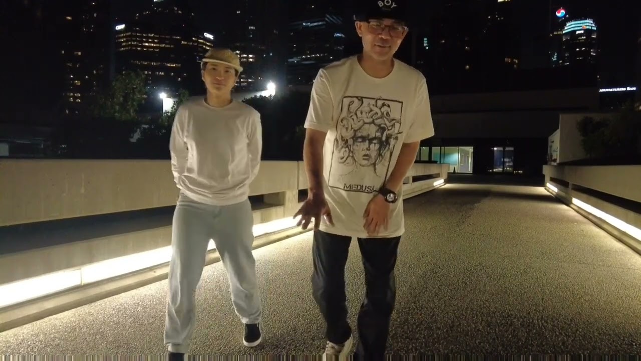 Difference between ticking and strobe　animation dance robot dance popping bopping