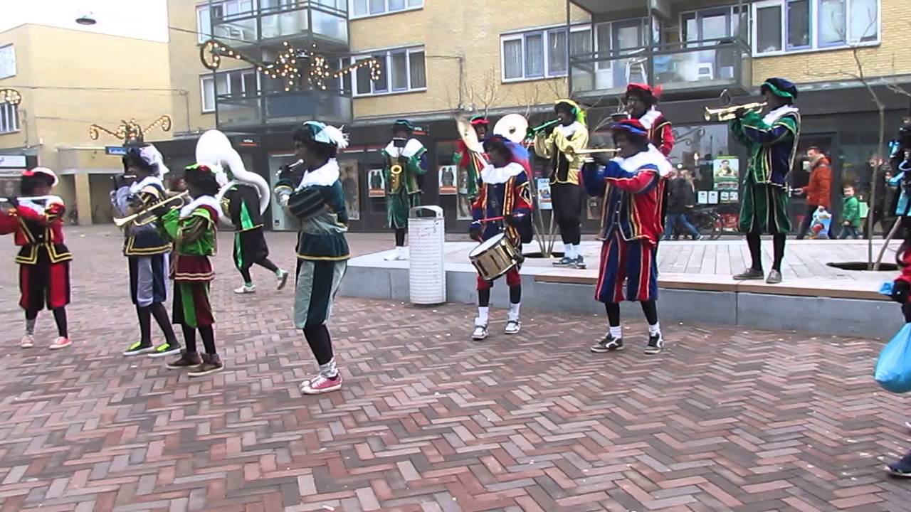 Zwarte piet zondag  Drumfanfare TTH