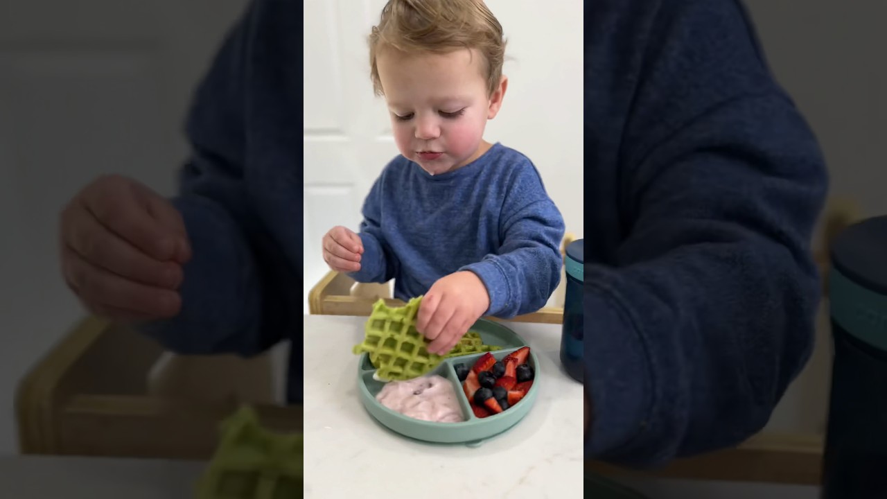 Apple Spinach Waffles | Easy Toddler Breakfast 😋 #momlife #easyrecipe #toddlerfood #breakfast