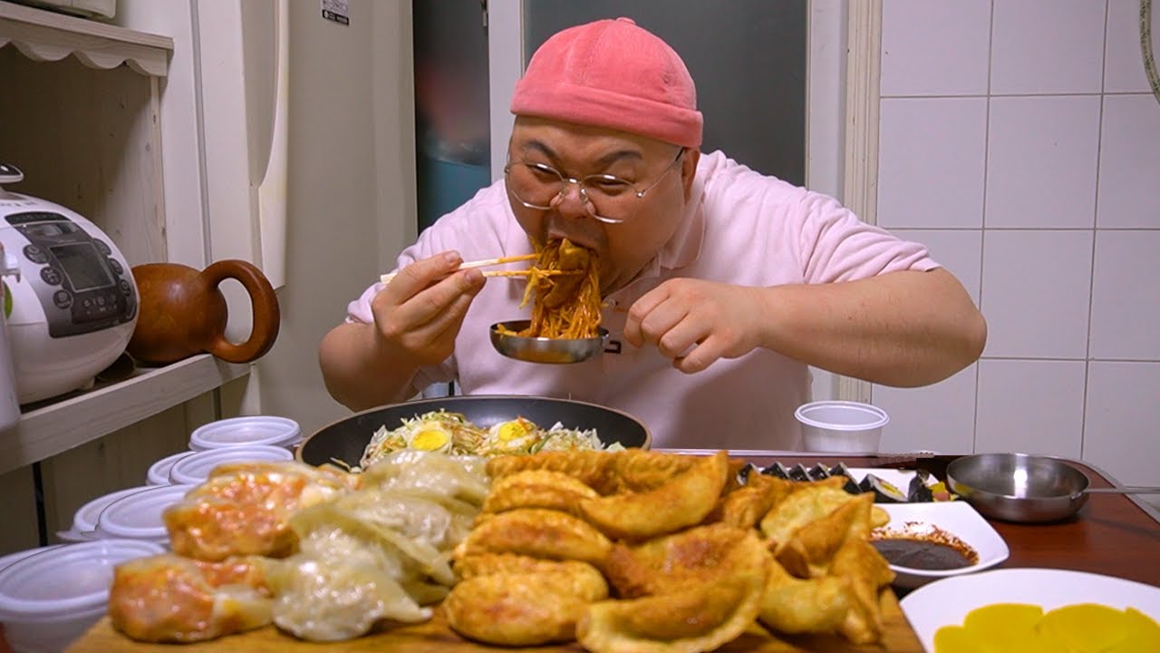 허미노랑 나이가 똑같은 만둣집 35개 먹방│쫄면과 만두는 환상적 먹방 ㅇㅈ? Korean Famous Dumplings Mukbang Eatingshow