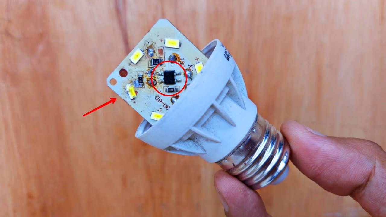IDE TERBARU !! MERUBAH LAMPU RUSAK JADI KIPAS ANGIN !!