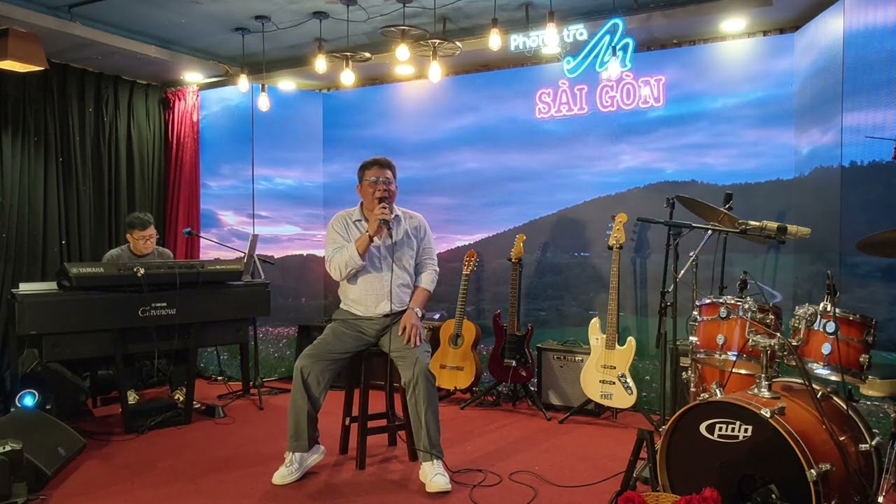 Lặng Lẽ Nơi Này - Hậu Nguyễn
