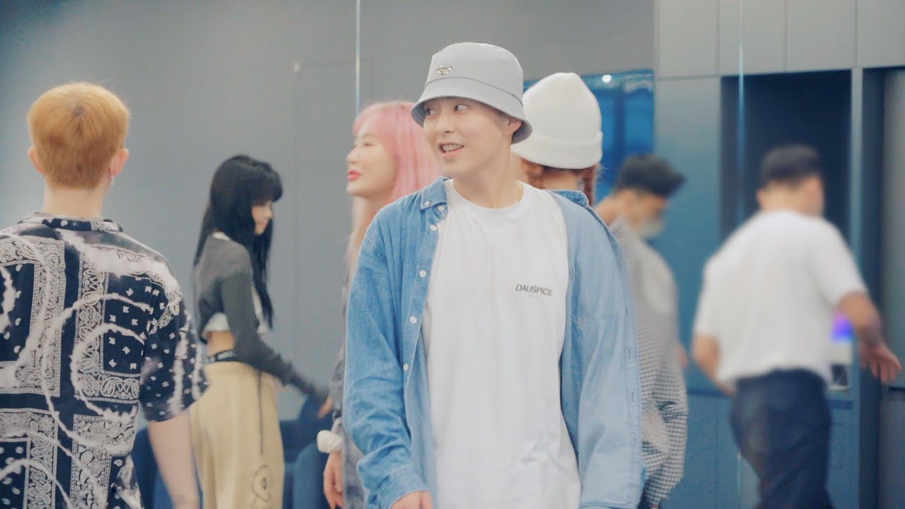 XIUMIN 시우민 'Brand New' & 'Serenity' Dance Practice Behind The Scenes