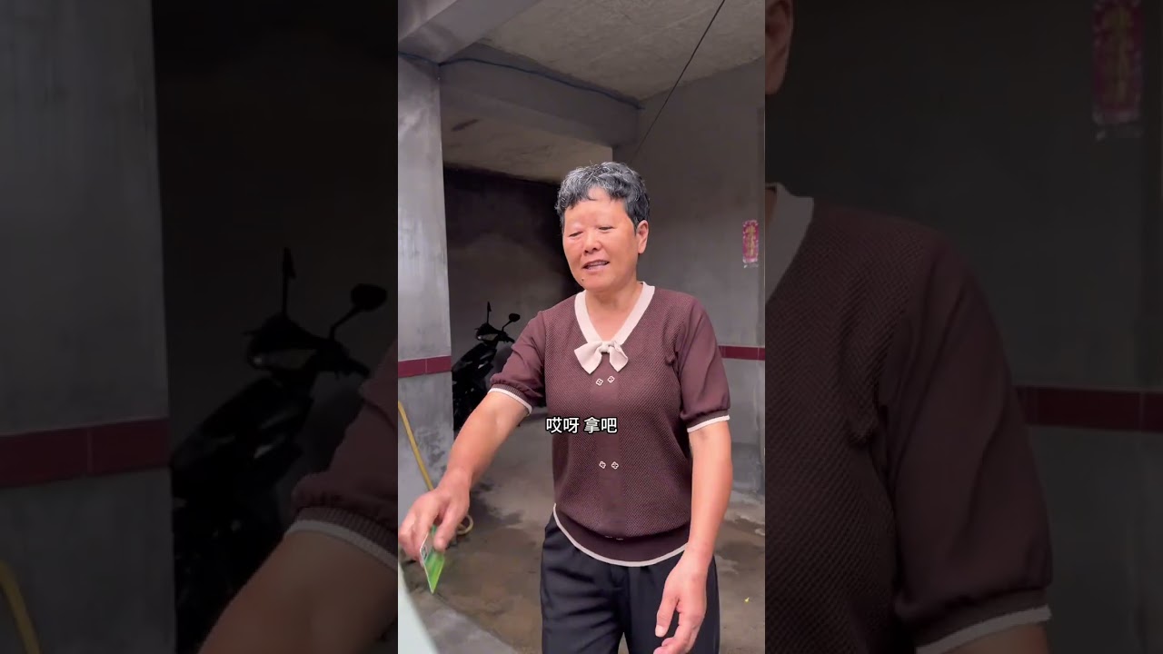 弟弟买房借了公公两万块钱，妈妈一直放不下，跟姨姨们借了两万先还给了公公，爸爸却嫌弃。。。#农村生活 #农村美食 #新农人计划 @DOU+小助手 @DOU+上热门