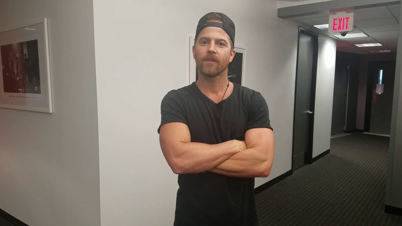 Kip Moore.. THE FLOOR IS LAVA!