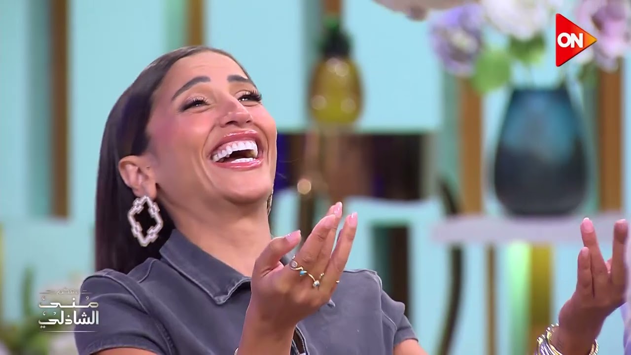دينا عيب احنا في برنامج 😂 لعبة افلام من الأربعينات مع ابطال درويش