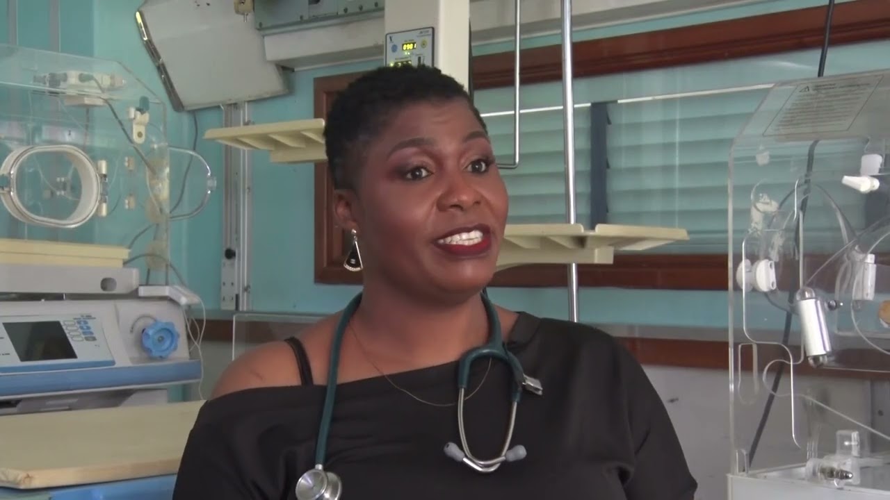 ZIM'S FEMALE NEUROSURGEON