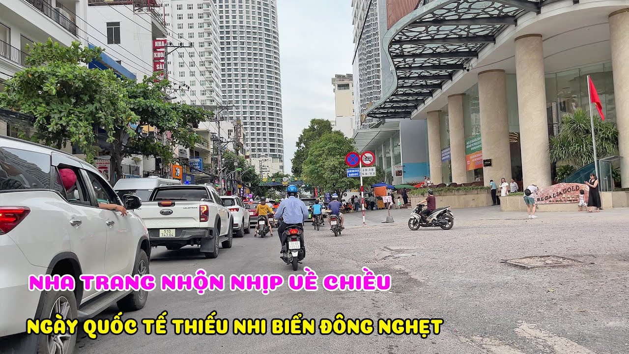 Tình Hình Đường Phố Nha Trang Chiều Cuối Tuần - Biển Đông Nghẹt Vào Ngày Hè