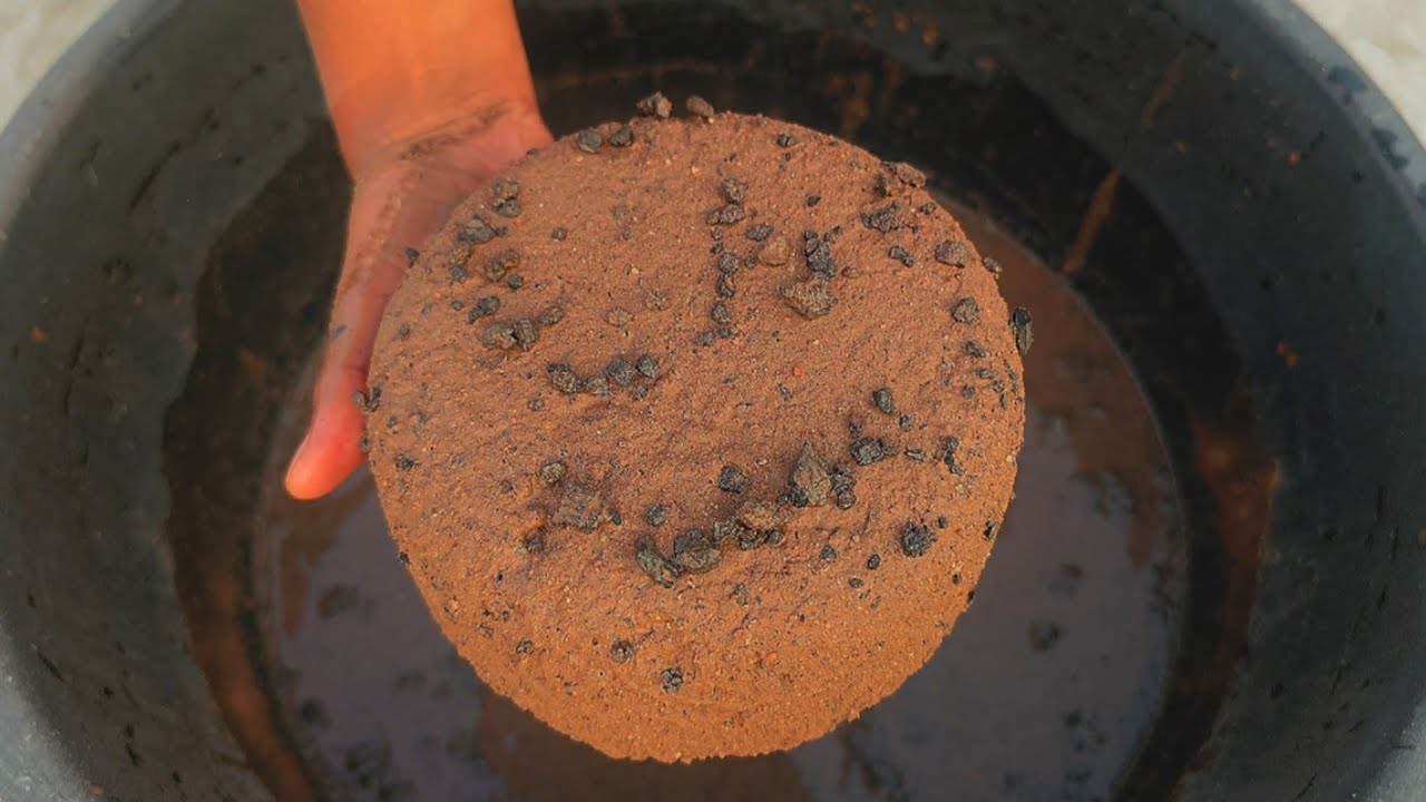 New Video🔊Crunchy Dusty Charcoal Red Dirt 🤤Super Dusty Dry crumbling on paste 🤤👌🏻Oddly satisfying ❤️