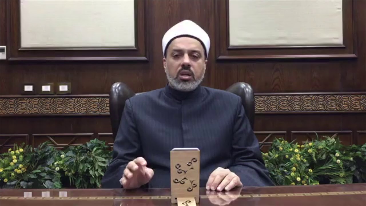 هل يجوز الصلاة في المقابر وأماكن العمل؟