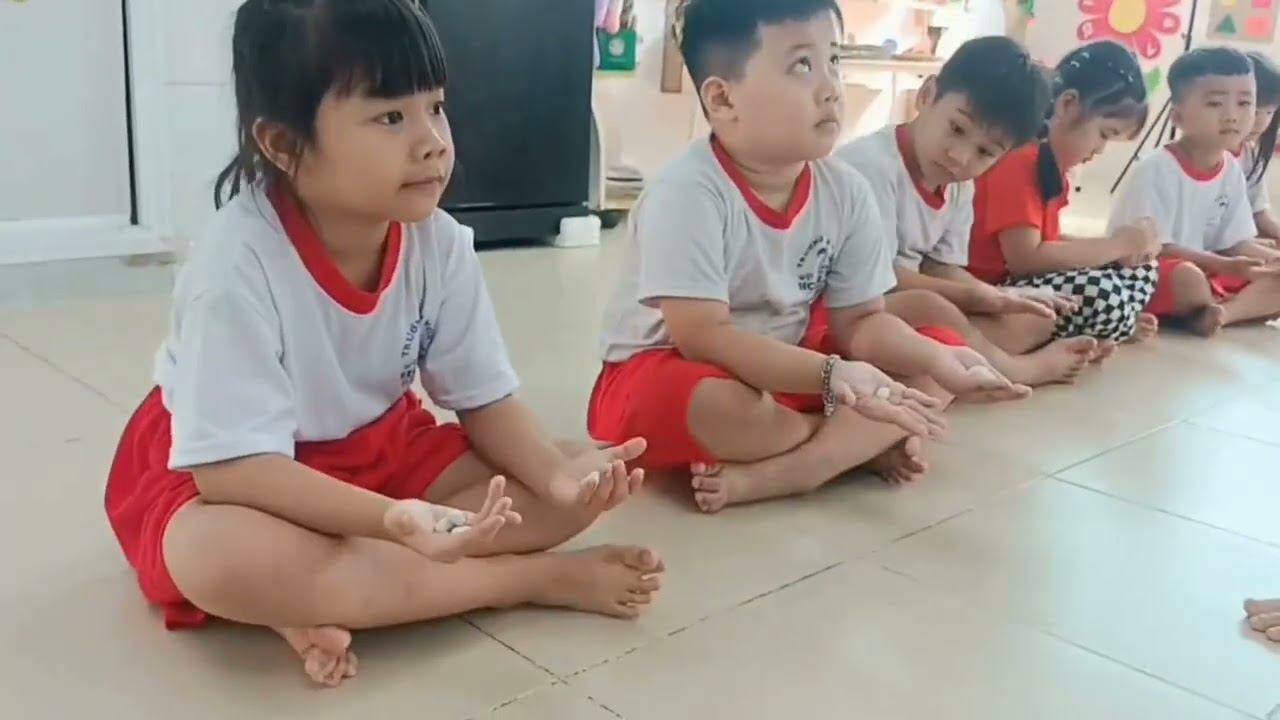 THAO GIẢNG CẤP TRƯỜNG - TÁCH GỘP TRONG PHẠM VI 7 - QUỲNH ANH LÁ 3